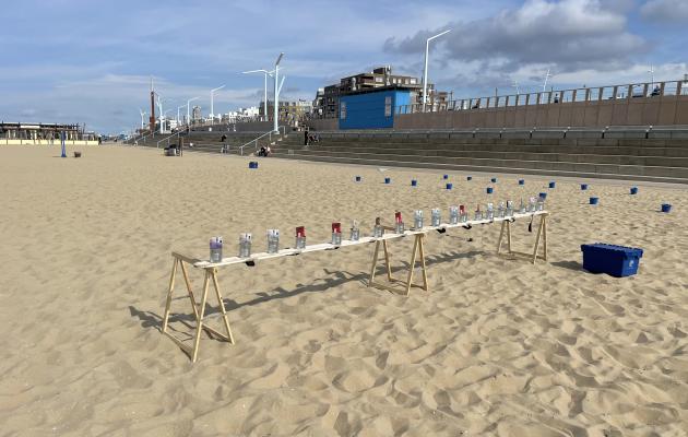 uitje strandspel kwallen